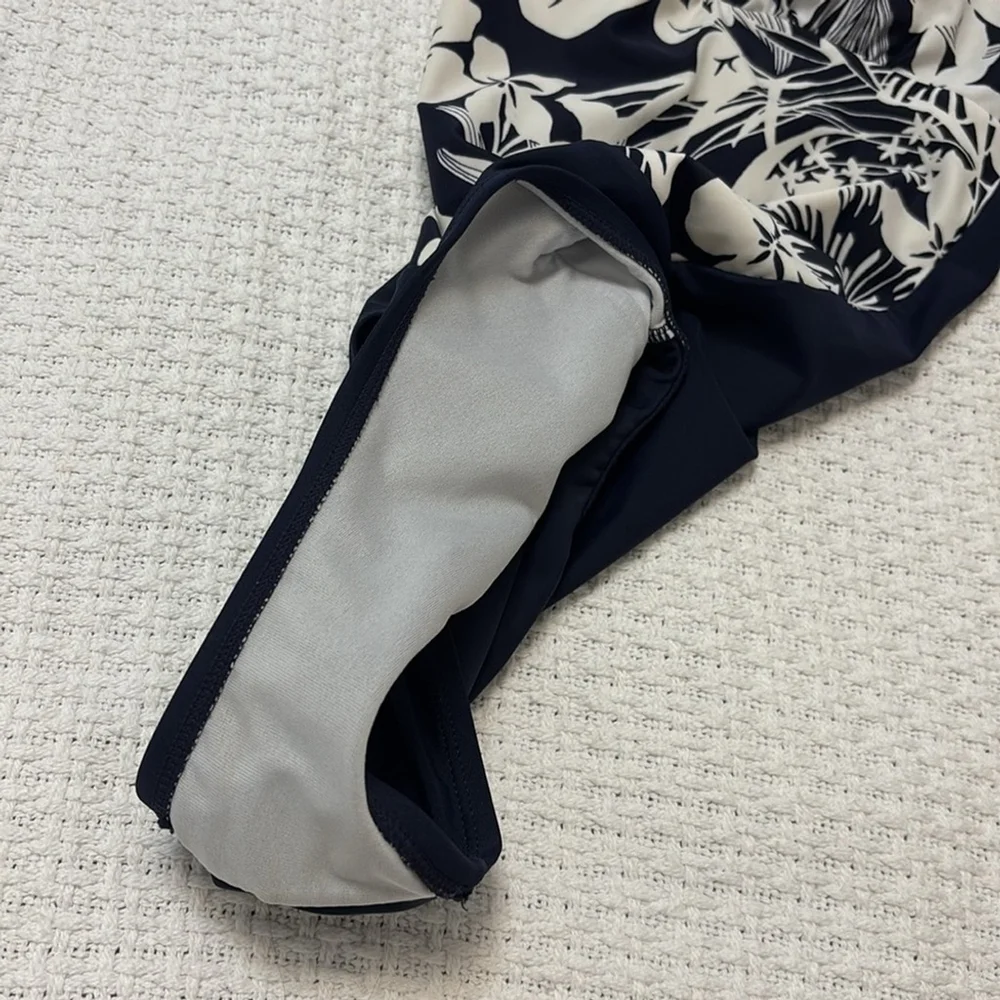 KRISTA floral Black & white one piece Bathing suit padded cups v-neck size 8 - Picture 10 of 12